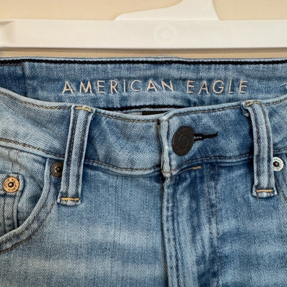 American Eagle Athletic Fit Jeans Men’s 28x32 Light Wash Airflex+ Stretch - Picture 3 of 7